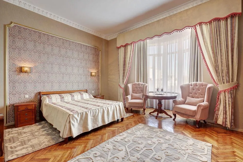 Peking Hotel Moskou 4*,